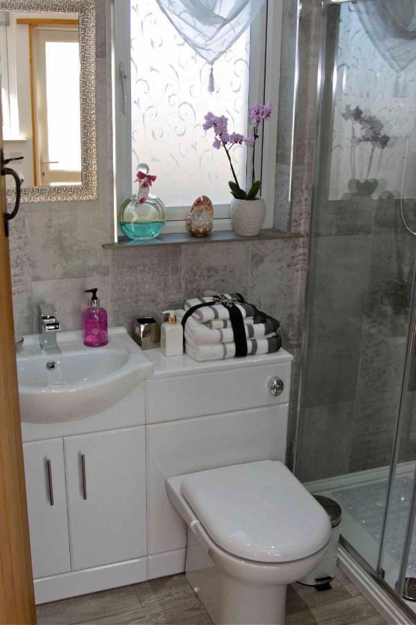 Formby Pinewood Studio Bed and Breakfast Εξωτερικό φωτογραφία