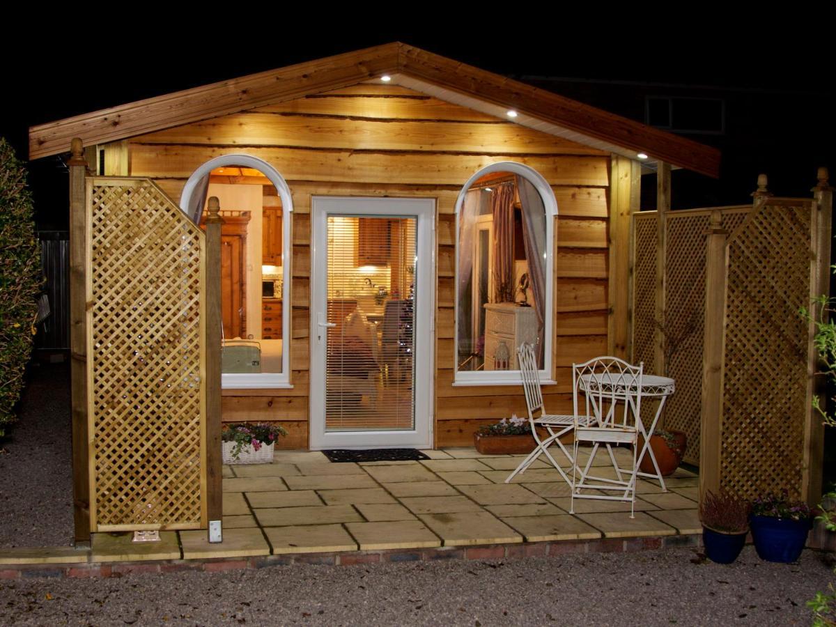 Formby Pinewood Studio Bed and Breakfast Εξωτερικό φωτογραφία