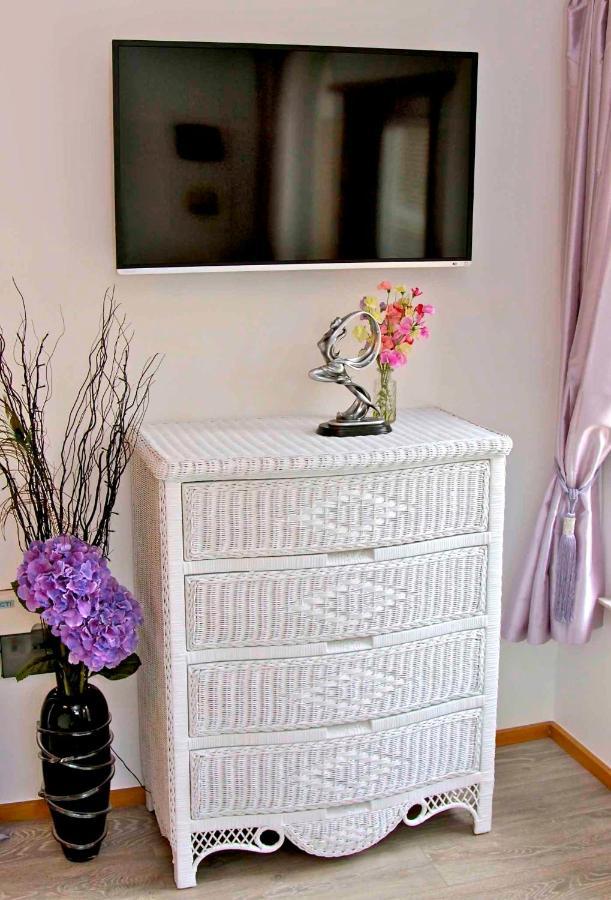 Formby Pinewood Studio Bed and Breakfast Εξωτερικό φωτογραφία