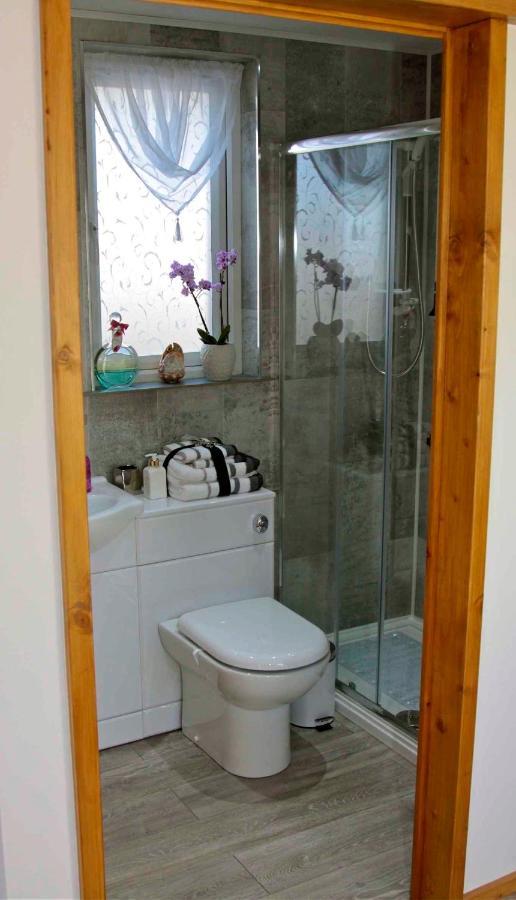 Formby Pinewood Studio Bed and Breakfast Εξωτερικό φωτογραφία