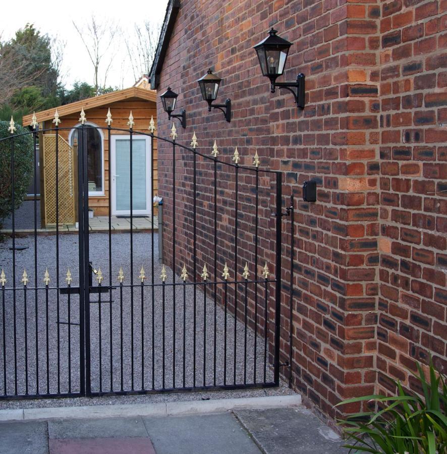 Formby Pinewood Studio Bed and Breakfast Εξωτερικό φωτογραφία